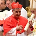 Netikėtai atsistatydino vienas įtakingiausių Vatikano kardinolų