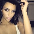 Kim Kardashian logika: tobula moteris net ir eidama miegoti turi būti pasidažiusi FOTO