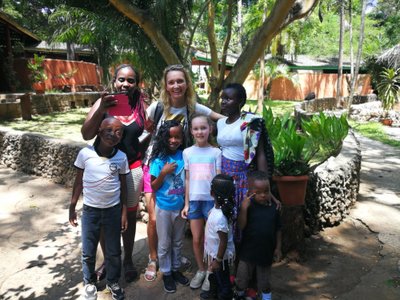 Oksanos Kalvaitienės ir jos dukros kelionė po Afriką