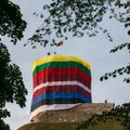 Ypatingai dienai – kilometro ilgio Lietuvos trispalvė ir vėliavomis apjuostas bokštas