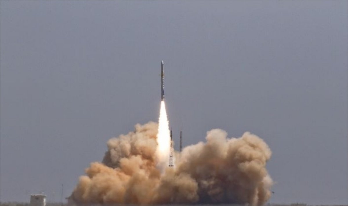 Kinija paleido pirmąją privačią palydovus galinčią nešti raketą