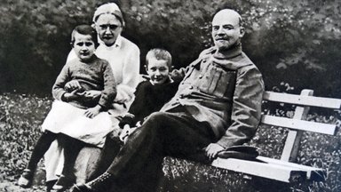 Nors oficialiai Leninas vaikų neturėjo, į šviesą lenda nesantuokiniai jo sūnūs ir dukterys