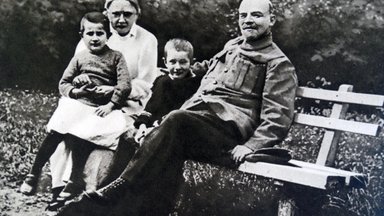 Nors oficialiai Leninas vaikų neturėjo, į šviesą lenda nesantuokiniai jo sūnūs ir dukterys
