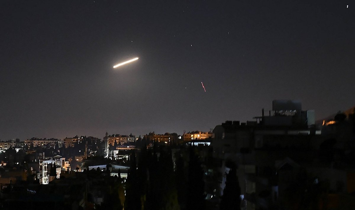 Sirijos priešlėktuvinės gynybos raketa virš Damasko