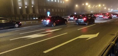 Geležinio Vilko gatvėje Vilniuje kelio ženklinimas ir kelio ženklai prieštarauja vieni kitiems