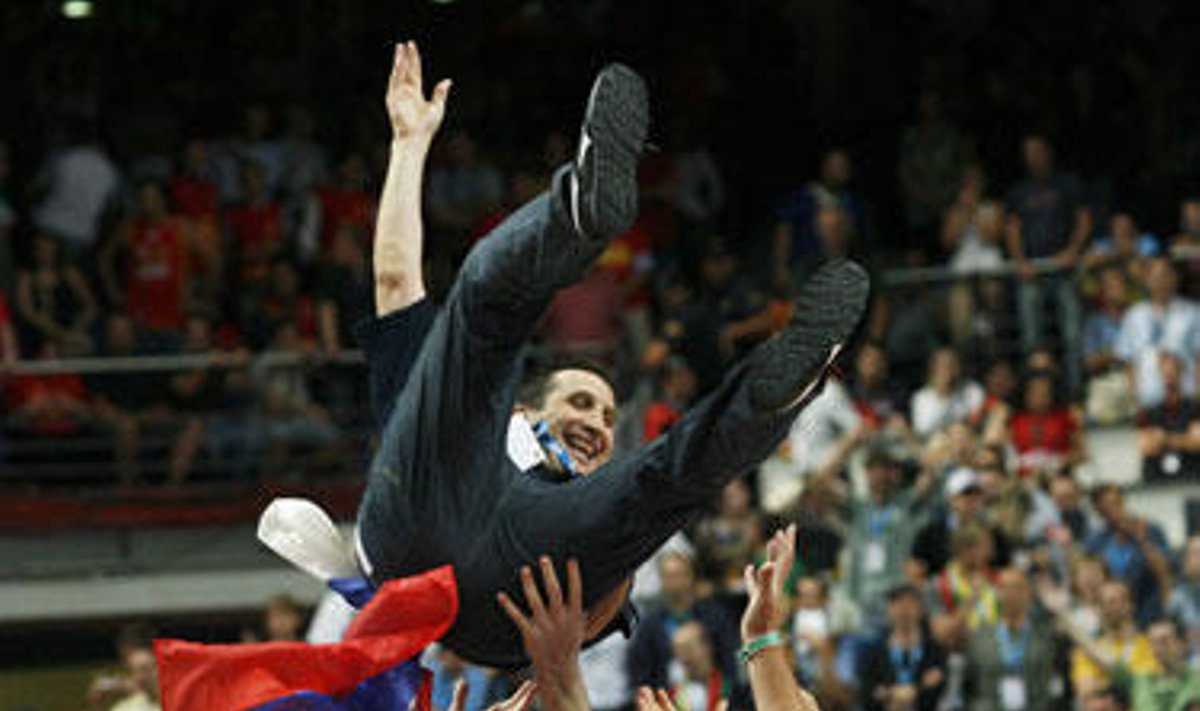 Davidą Blattą Rusijos rinktinės krepšininkai mėto į orą