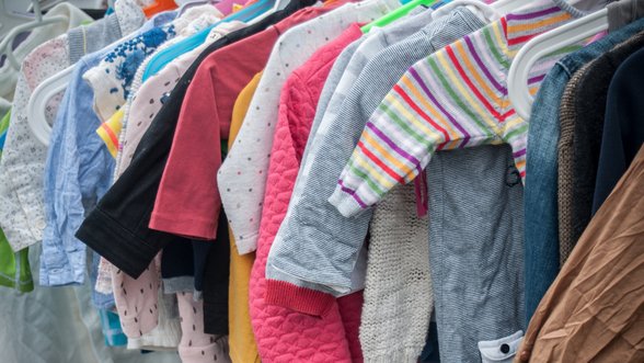 Pakartotinis vaikų drabužių naudojimas Lietuvoje: prekybos draudimai nebeatitinka šiandieninių realijų