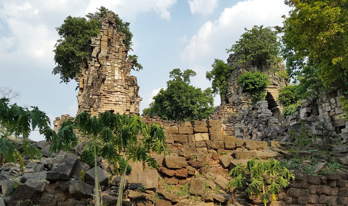 Palaidotų šventyklų liekanos Kambodžoje