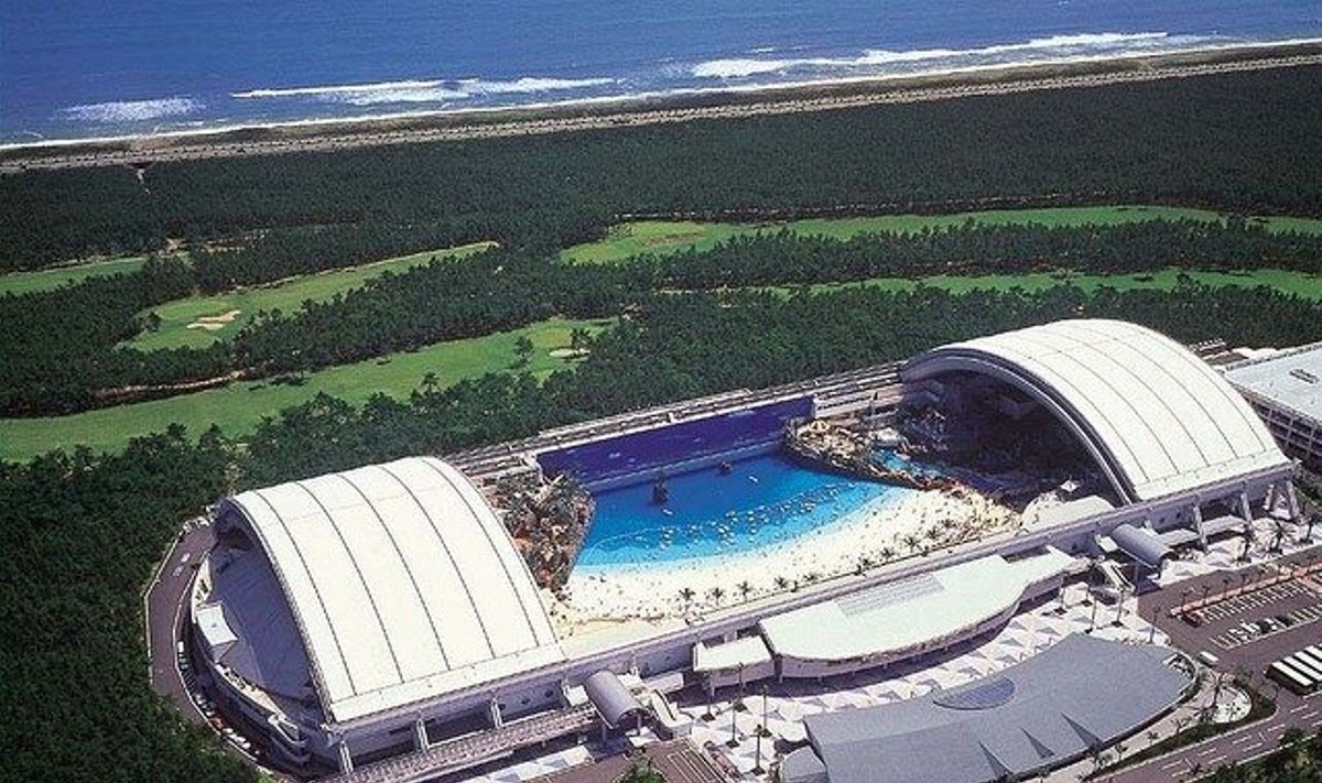 „Seagaia Ocean Dome” - didžiausias pasaulio dirbtinis paplūdimys