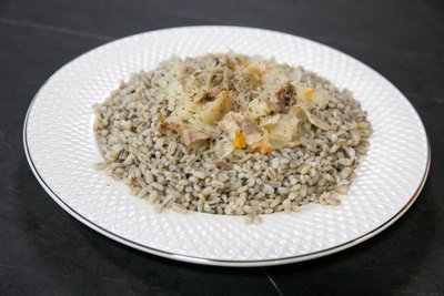 Troškinti kopūstai su karka ir perlinėmis kruopomis