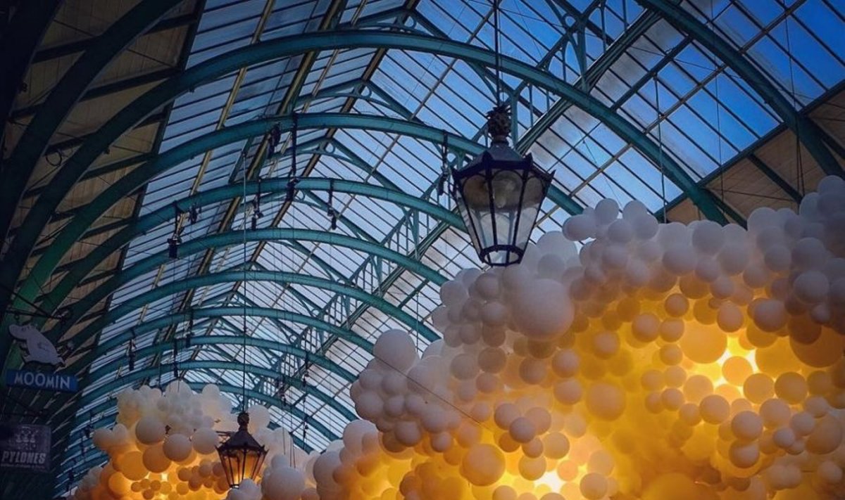 100 tūkstančių balionų Londono turgavietėje 