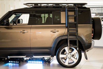 Land Rover Defender pristatymas