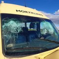 Skaudi avarija Anykščiuose: apvirto mokyklinis autobusas, buvo pranešta apie prispaustus žmones