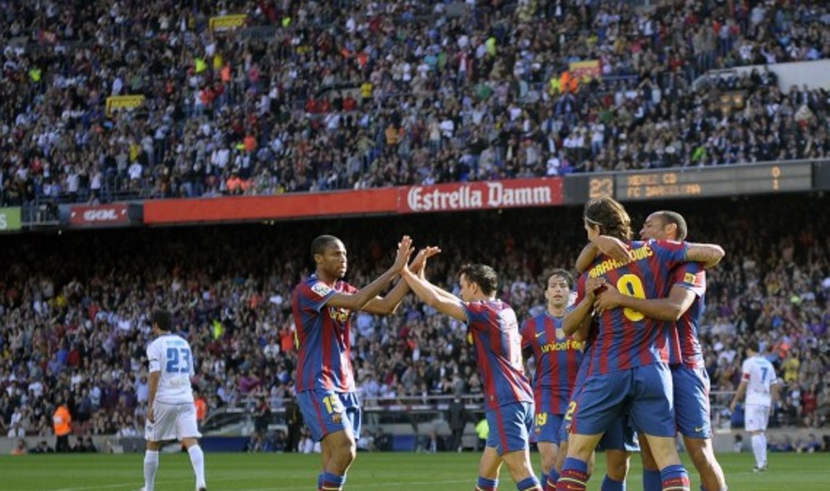 "Barcelona" futbolininkai džiaugiasi įvarčiu