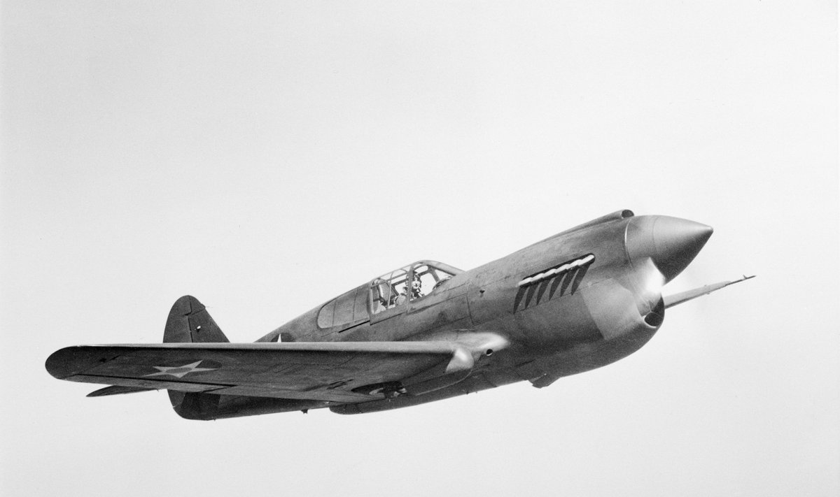 „Curtiss P-40 Tomahawk”