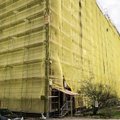 Panevėžyje daugiabučio renovacija prasidėjo pažeidimais: statybos darbus įmonė vykdo be leidimo