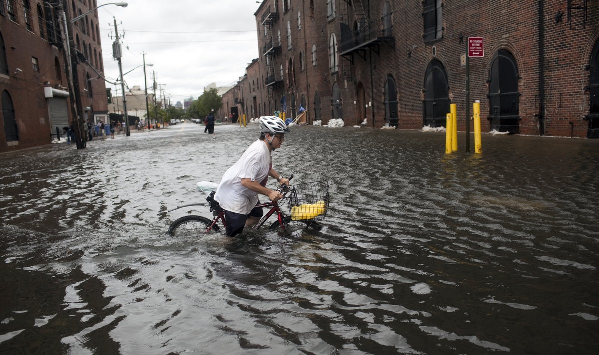 Niujorkas po prasiautusio uragano Irena