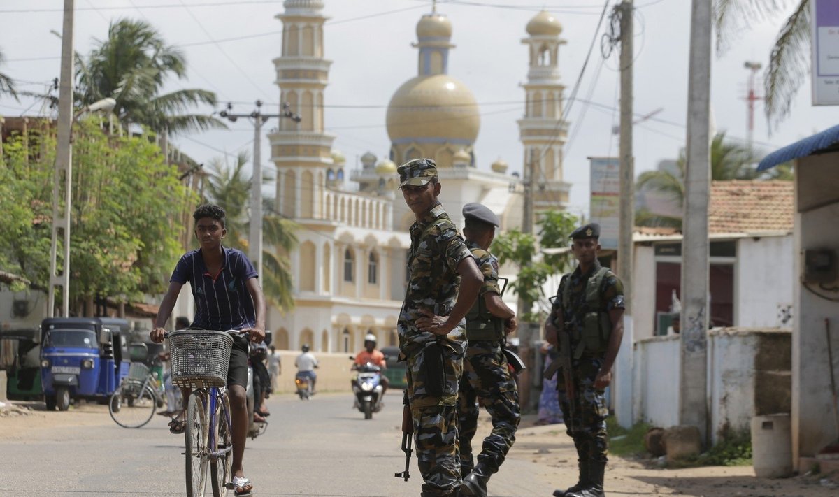 Sprogdinimo nusiaubtame Šri Lankos mieste po susirėmimų suimti 2 žmonės
