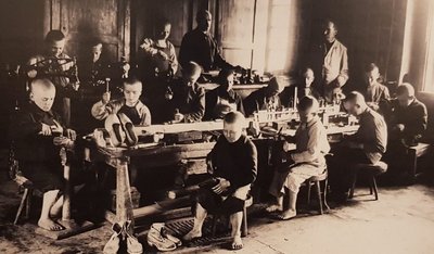 Vilnius, 1916–1917 m. Lietuvių draugijos nukentėjusiems nuo karo šelpti Didžiosios vaikų prieglaudos berniukų kurpių dirbtuvės 