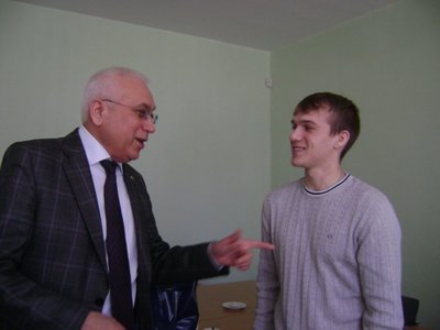 Ukrainos ambasadorius Valerijus Žovtenko, Aleksandras Larinas