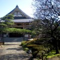 Japonijos parlamentarai apsilankė Jasukunio šventykloje, kurią kinai ir korėjiečiai laiko militarizmo simboliu
