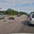 Vilniuje viena po kitos įvykusiose avarijose nukentėjo motorolerio vairuotojas ir motociklininkas