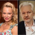 Pamela Anderson prabilo apie keistus santykius su Julianu Assange‘u