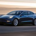 „Tesla“ rugpjūtį pristatys pirmąjį „robotą taksi“: kiek jis kainuos?