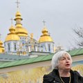 Yellen su netikėtu vizitu atvyko į Ukrainą