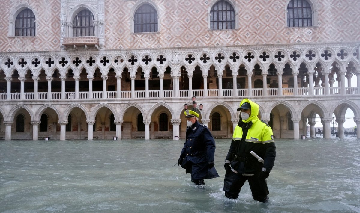 Dalis Venecijos vėl atsidūrė po vandeniu