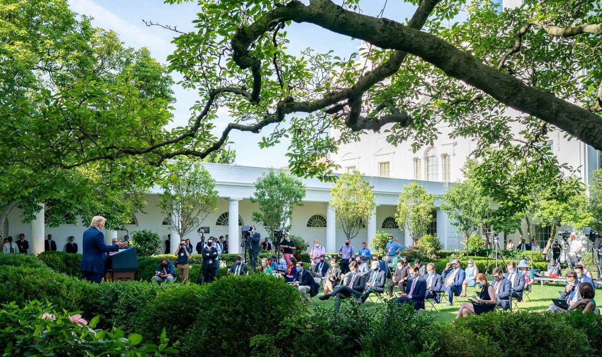 Melania Trump pristatė Baltųjų rūmų Rožyno pertvarkymo projektą