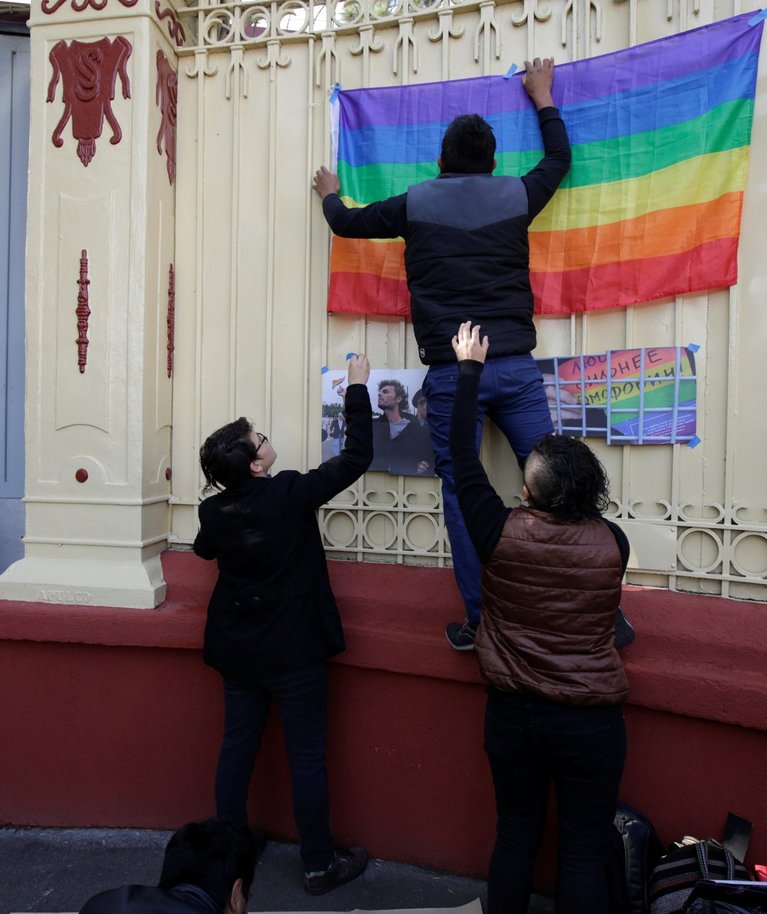 Čečėnijoje persekiojamos LGBT bendruomenės nariai