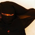 Irako vakaruose moterimi persirengęs sprogdintojas nužudė mažiausiai 14 žmonių