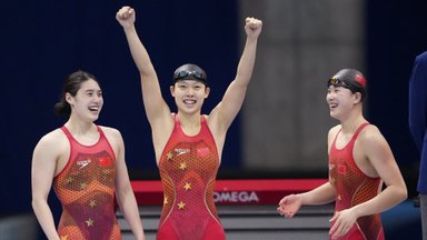 Plaukimo skandalas: dešimtys prieš olimpiadą įkliuvusių kinų iš balos išlipo sausi