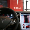 „Tesla“ neišvengė nuostolio, tačiau pajamos augo įspūdingai