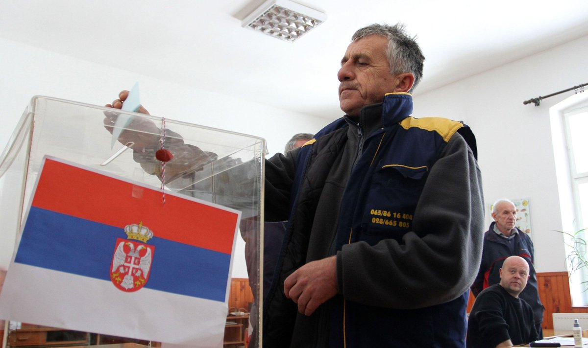 Kosovo serbai balsuoja referendume dėl Prištinos vyriausybės