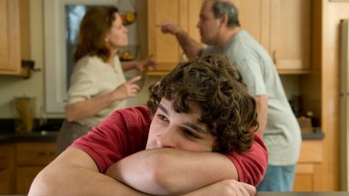 Terapinius užsiėmimus vaikams po skyrybų vedanti Daiva apie tėvų bandymą pirmiausia pasirūpinti atžalomis, o ne savimi: tai niekur neveda