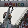 Intrigos dėl čempiono titulo nepaliekantis Hamiltonas triumfavo Meksikoje