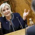 „Bloomberg“: euro ir dolerio vertė susilygintų, jei rinkimus laimėtų M. Le Pen