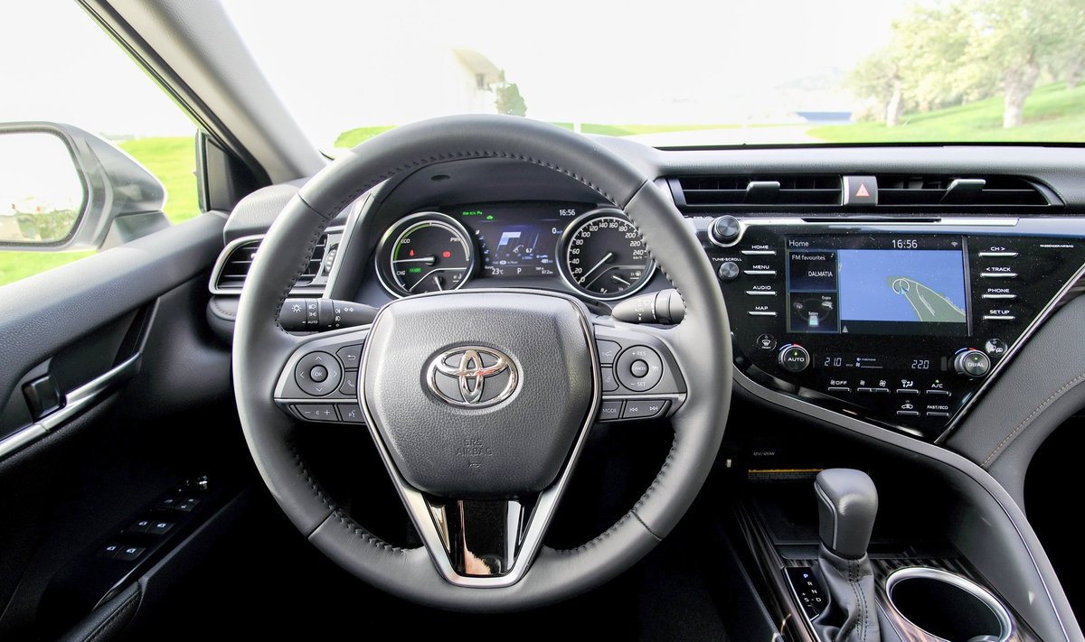 Naujasis "Toyota Camry"