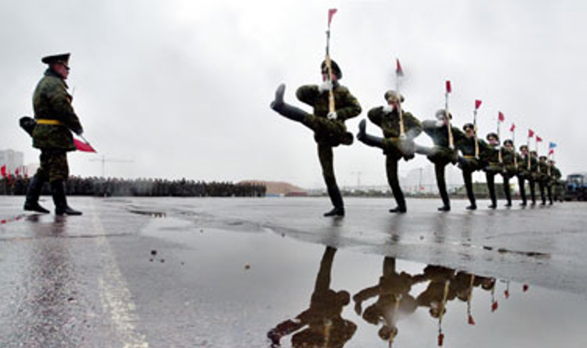 Rusijos kariai ruošiasi Pergalės dienos paradui Maskvoje gegužės 9-ąją. 