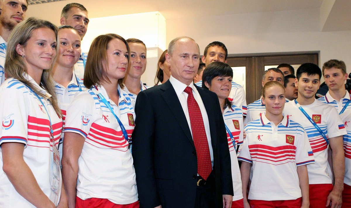Vladimiras Putinas pozuoja su Rusijos sportininkais