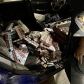 Raigarde vėl sulaikyta rūkalų kontrabanda: cigaretės slėptos priekinėse ir galinėse automobilio sėdynėse