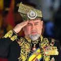 Buvęs Malaizijos karalius teigia išsiskyręs su „Mis Maskva“, dėl kurios atsisakė sosto, tačiau ši nesutinka