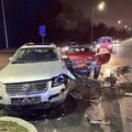 Dar viena avarija Vilniuje – susidūrė VW ir „Mazda“, nukentėjo mergina
