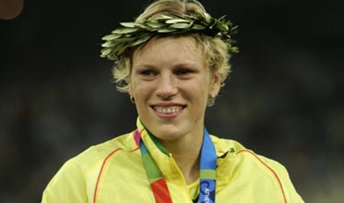 Daugiakovininkė Austra Skujytė pirmoji iš Lietuvos sportininkų delegacijos olimpinėse žaidynėse iškovojo olimpinį medalį. 
