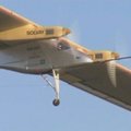 Lėktuvas su saulės baterijomis pradėjo parą truksiantį skrydį