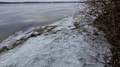 [Delfi trumpai] Įspūdingi vaizdai iš Kauno marių: pakrantę nuklojo ledo duženos