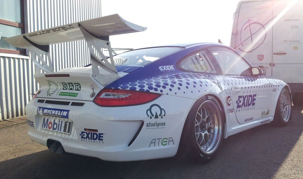 "Juta Racing" komandos "Porsche" automobilis