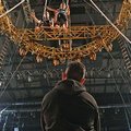 „Cirque du Soleil“ treniruotė: dvynės ant trapecijos